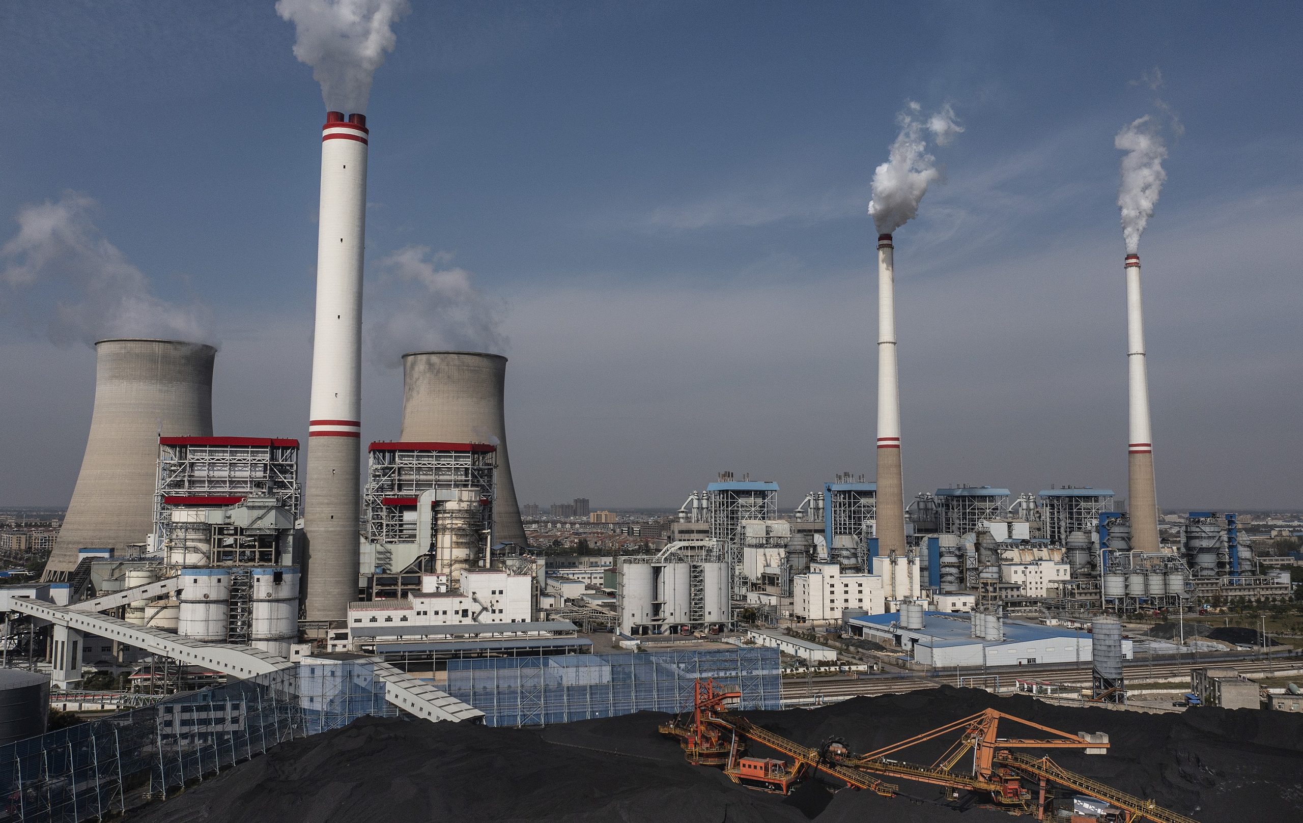 Rebond du charbon en Chine pendant que l’énergie propre bat un record et est gaspillée