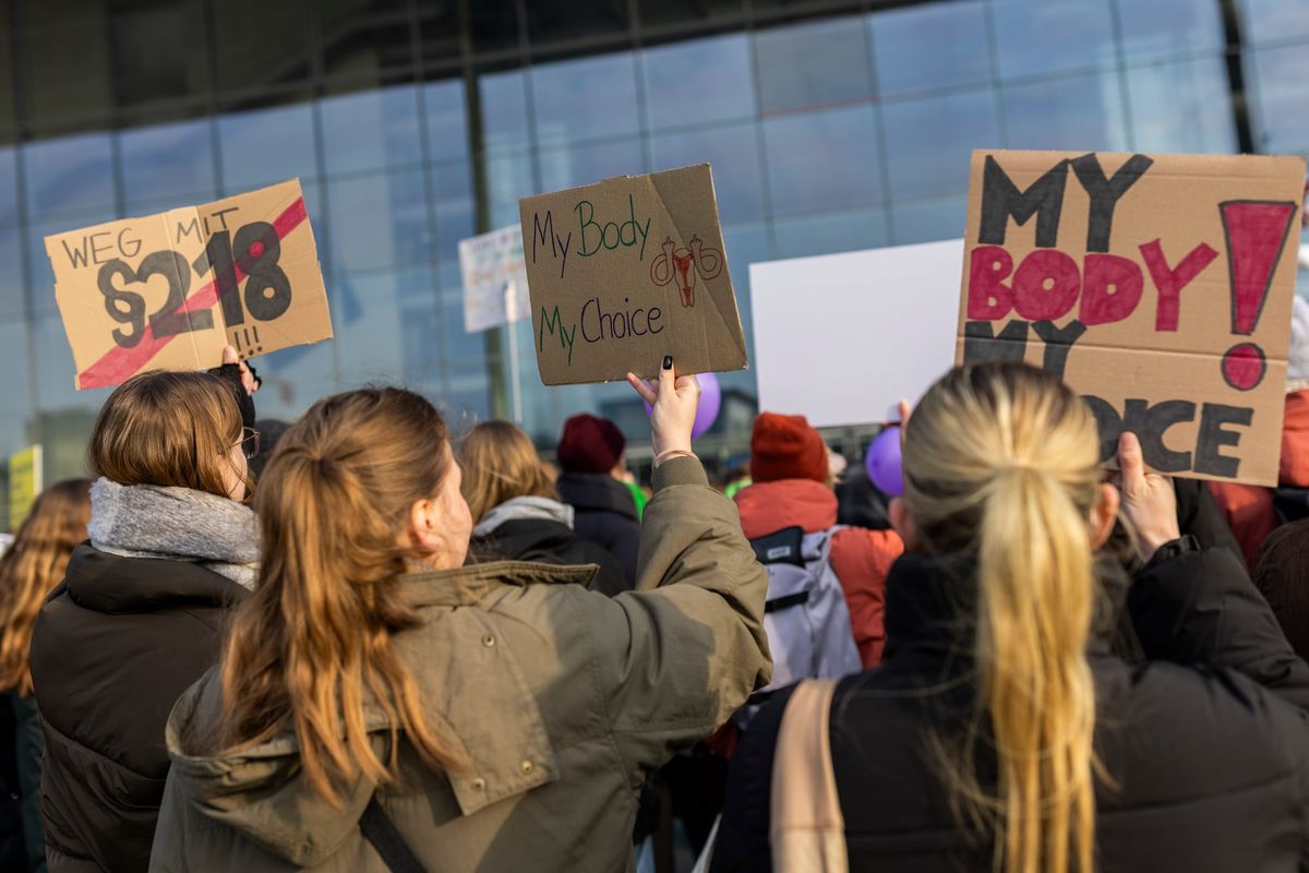 Féministes face au mouvement anti-avortement en Allemagne